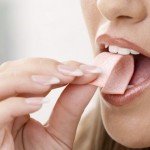 woman-eating-chewing-gum